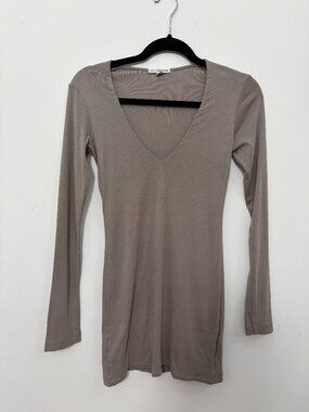 2000s James Perse Taupe Vneck Top